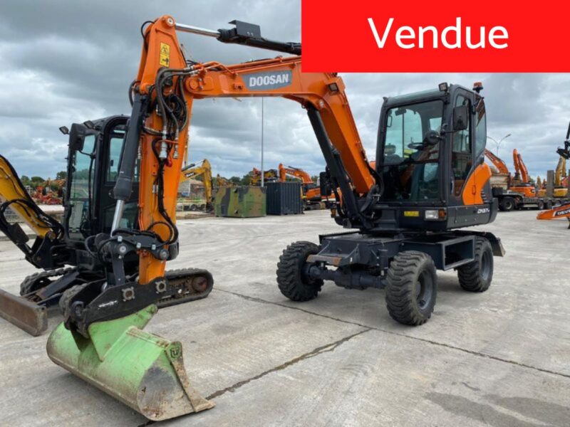 Pelle sur pneus DOOSAN DX57W - Occasion