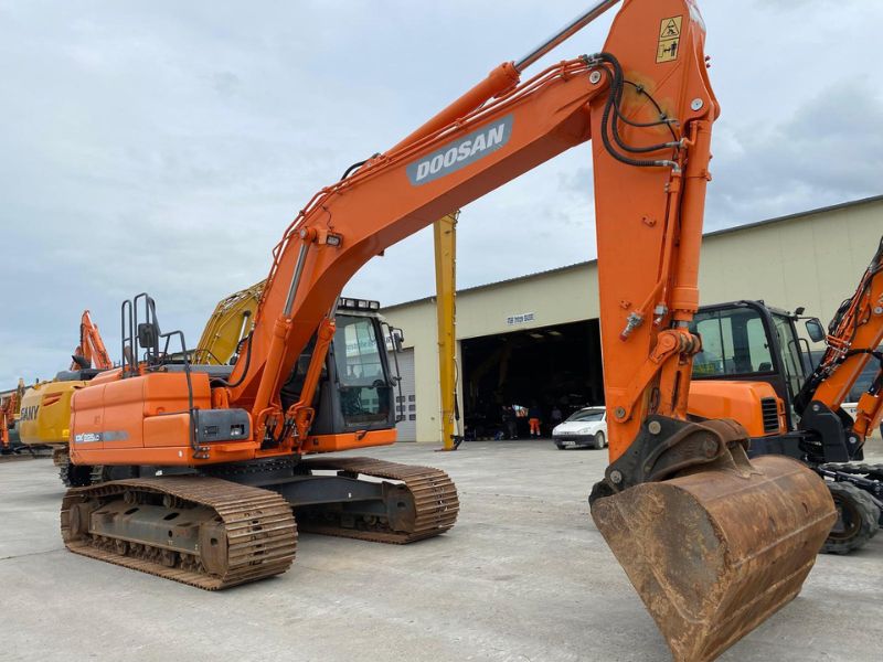Pelle sur chenilles DOOSAN DX 225 LC-3 - Occasion