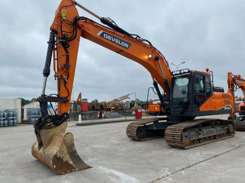 DEVELON DX 225 LC-7 - Occasion