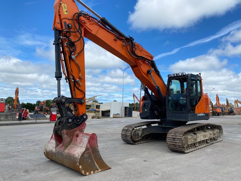 Pelle compacte DOOSAN DX 235 - Occasion
