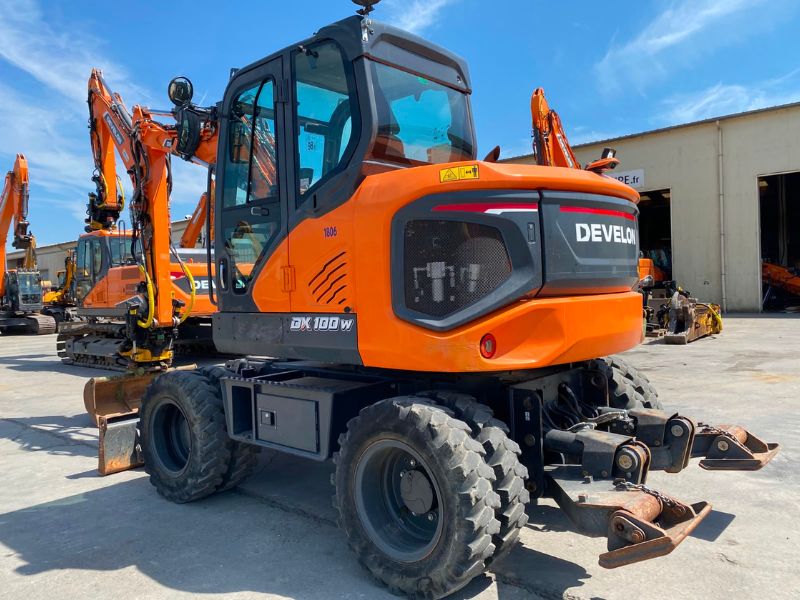 Develon DX 100 W